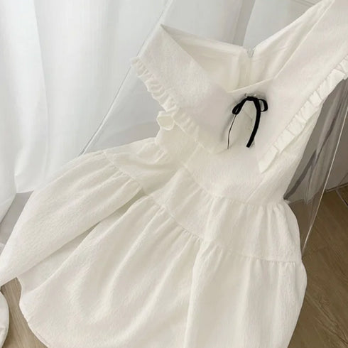 襟デザインホワイトワンピース