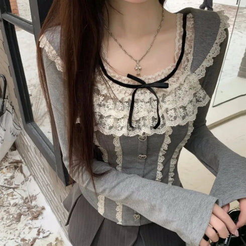 レースたっぷりガーリートップス