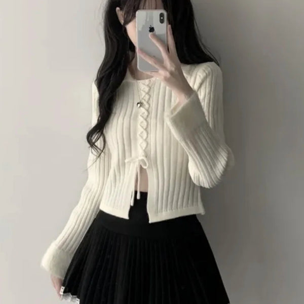 センターレースアップニット