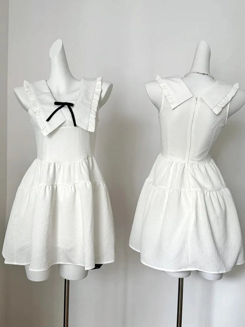 襟デザインホワイトワンピース