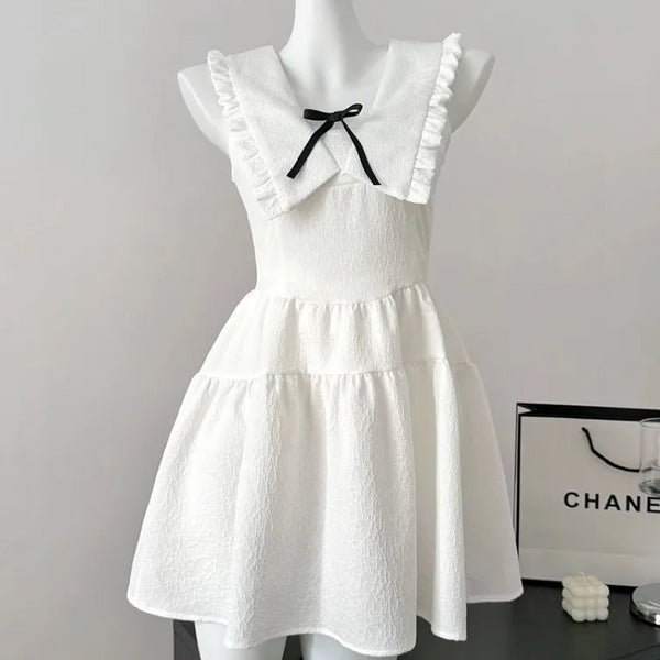 襟デザインホワイトワンピース