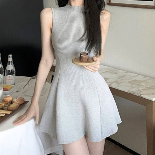 グレーノースリーブワンピース