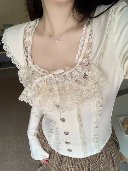 レースたっぷりガーリートップス