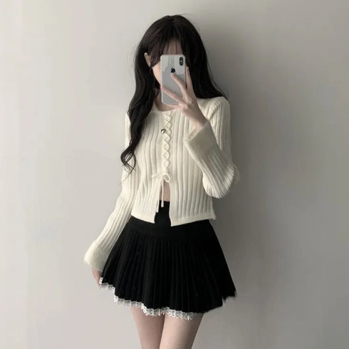 センターレースアップニット