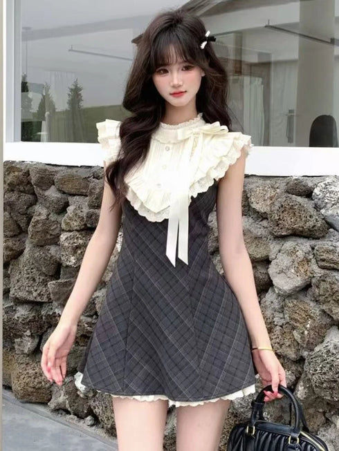 ボリュームフリルドッキングワンピース