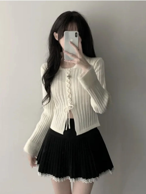 センターレースアップニット