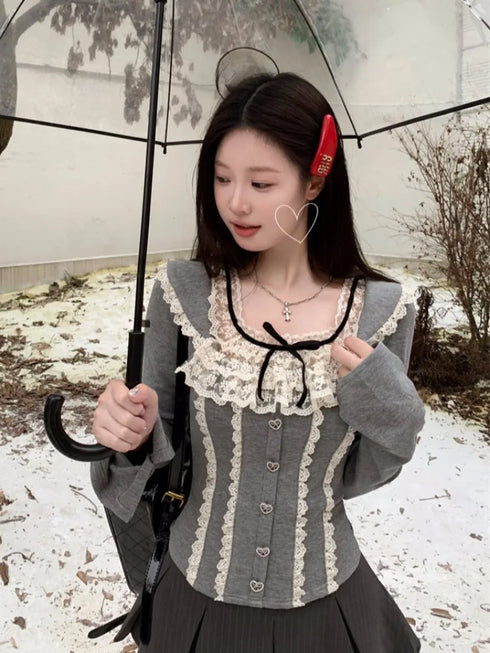 レースたっぷりガーリートップス