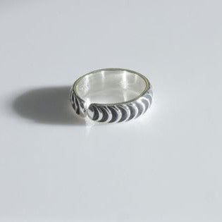 Clare Wave ring