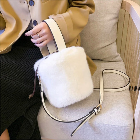 コロンとファーバッグ