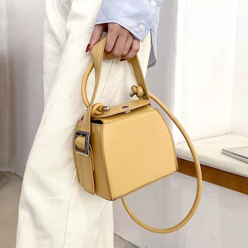 シンプルスクエアバッグ