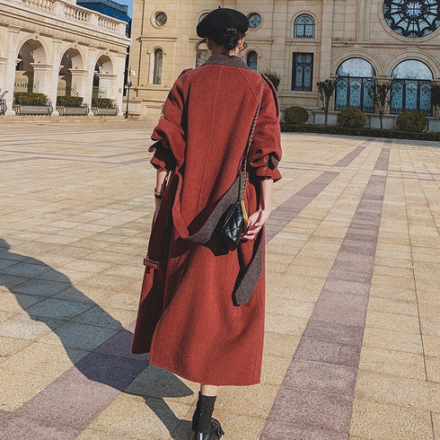 レッドロングコート