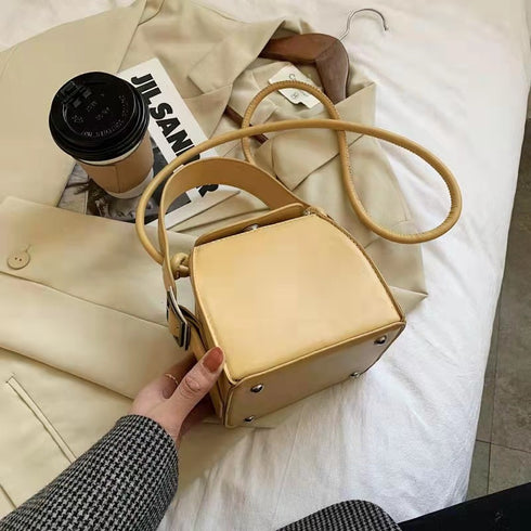 シンプルスクエアバッグ