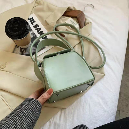 シンプルスクエアバッグ