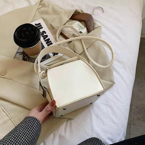 シンプルスクエアバッグ