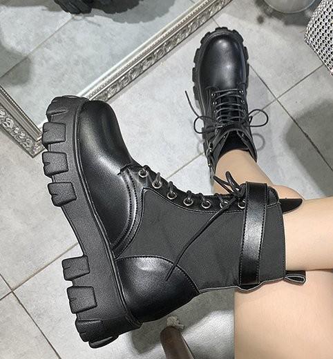 ベルトショートブーツ