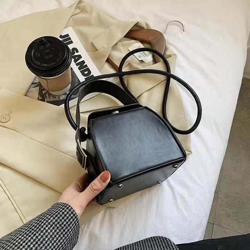 シンプルスクエアバッグ