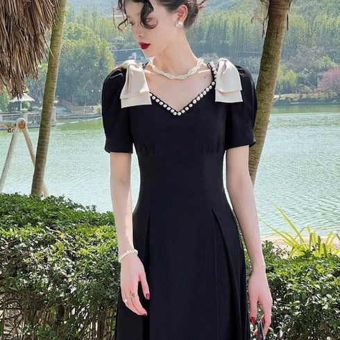 ショルダーリボンブラックワンピ