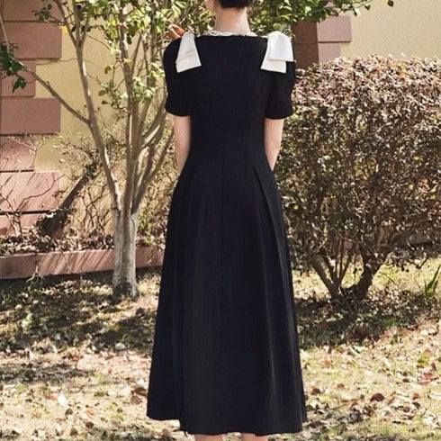 ショルダーリボンブラックワンピ