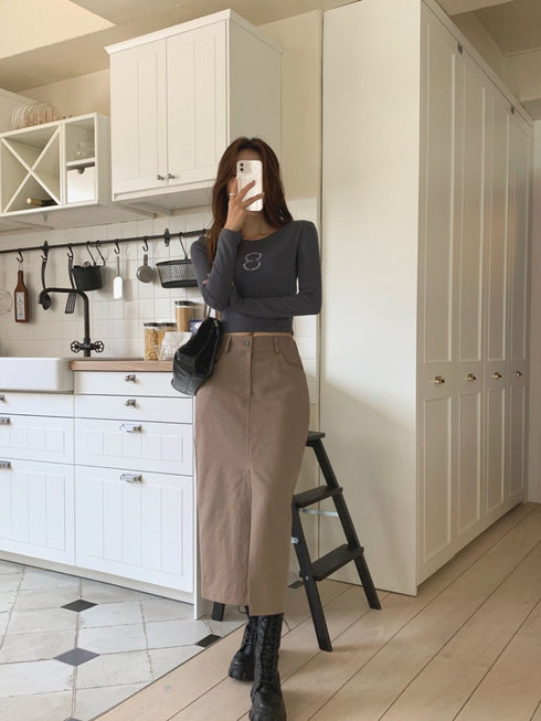 タイトミディスカート